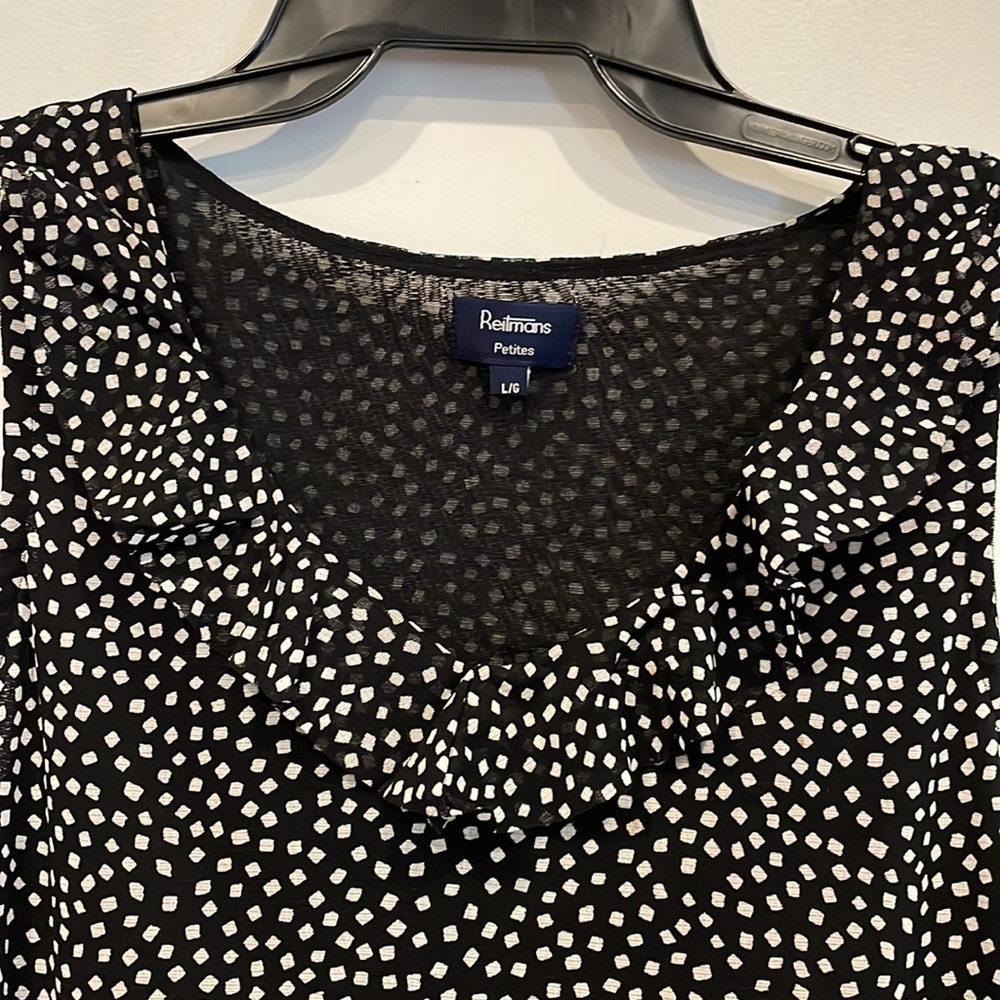 Ladies top. - Picture 2 of 3